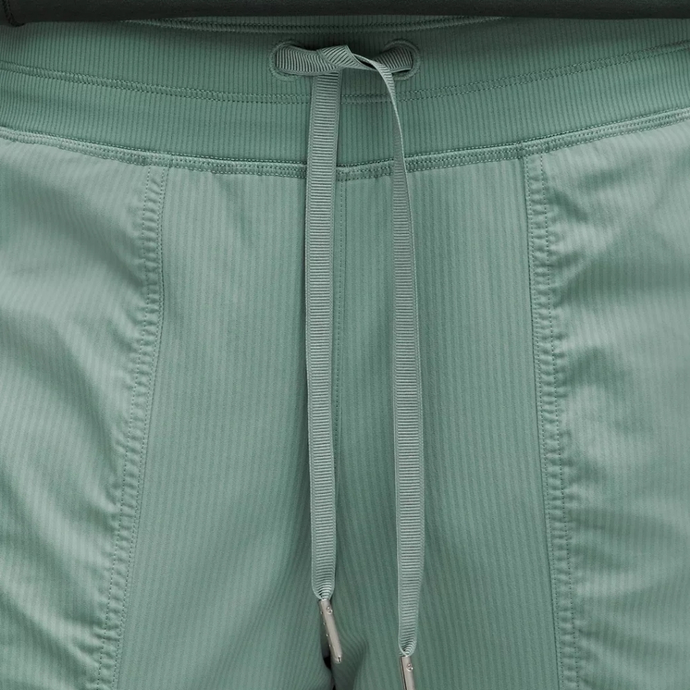 Lululemon Dance Studio Mid-Rise Lined Jogger 7/8 Length | Size 6 | Lightweight - Picture 3 of 4